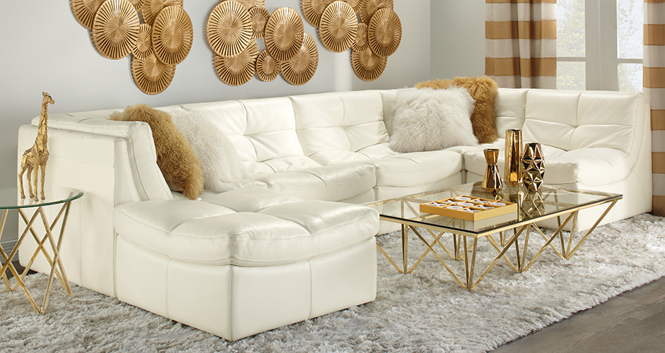 Gold and white luxe livingroom